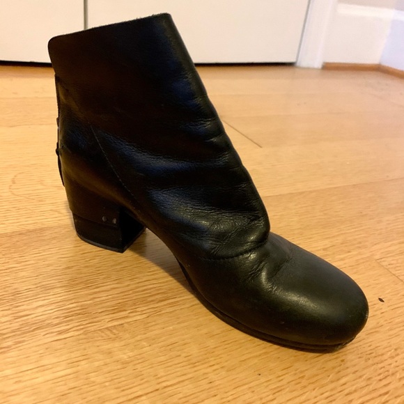 BOOTIES - Picture 3 of 3